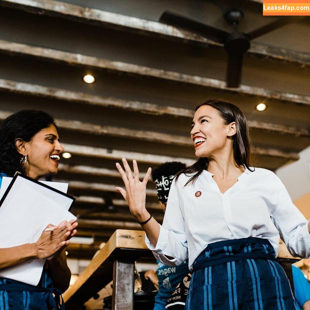 Alexandria Ocasio-Cortez / AOC / Alexandria Ocasio Cortez слитое фото фото #0155