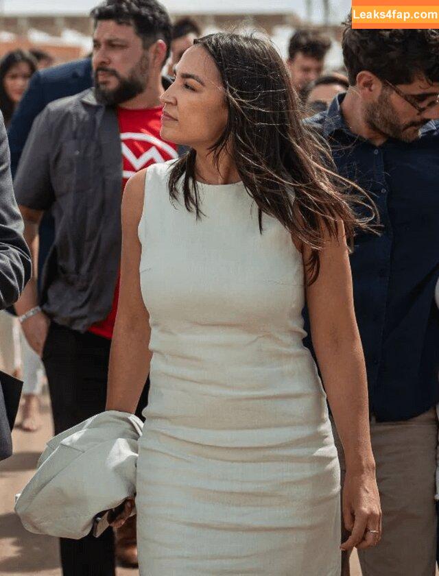Alexandria Ocasio-Cortez / AOC / Alexandria Ocasio Cortez слитое фото фото #0163