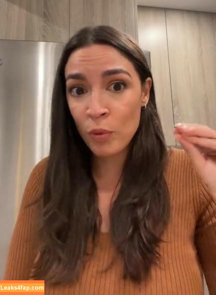 Alexandria Ocasio-Cortez / AOC / Alexandria Ocasio Cortez слитое фото фото #0189