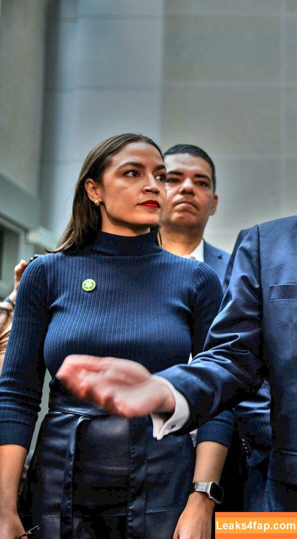 Alexandria Ocasio-Cortez / AOC / Alexandria Ocasio Cortez слитое фото фото #0199