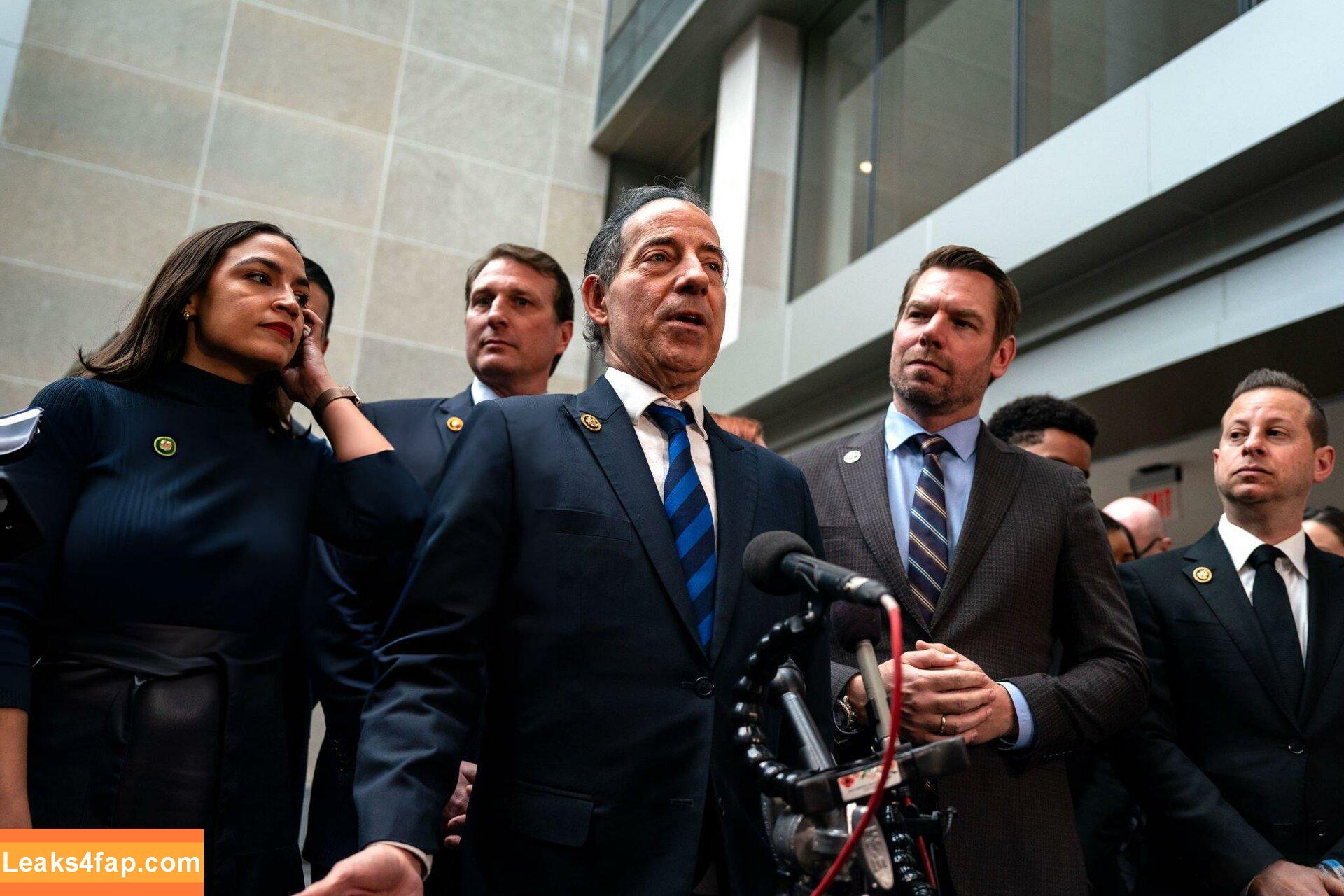 Alexandria Ocasio-Cortez / AOC / Alexandria Ocasio Cortez слитое фото фото #0207