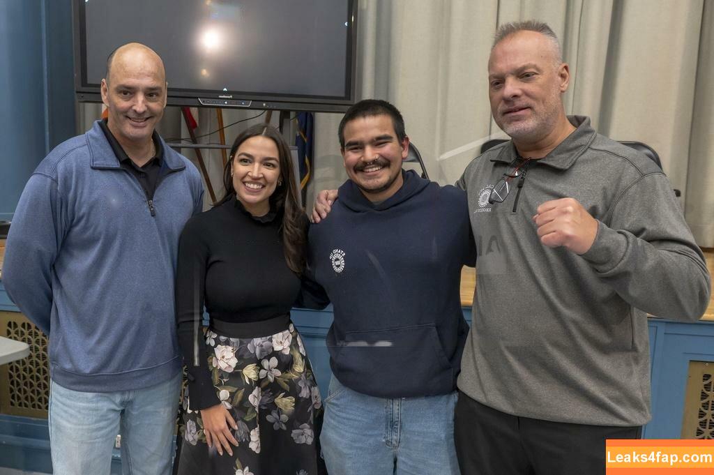 Alexandria Ocasio-Cortez / AOC / Alexandria Ocasio Cortez слитое фото фото #0211