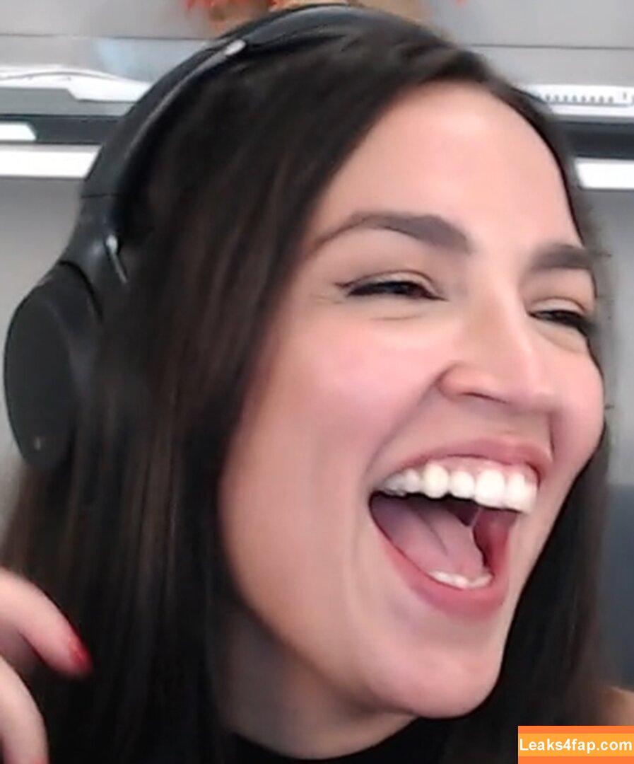 Alexandria Ocasio-Cortez / AOC / Alexandria Ocasio Cortez слитое фото фото #0228