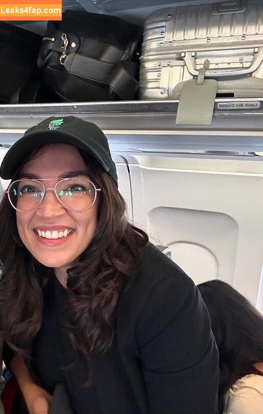 Alexandria Ocasio-Cortez / AOC / Alexandria Ocasio Cortez слитое фото фото #0341