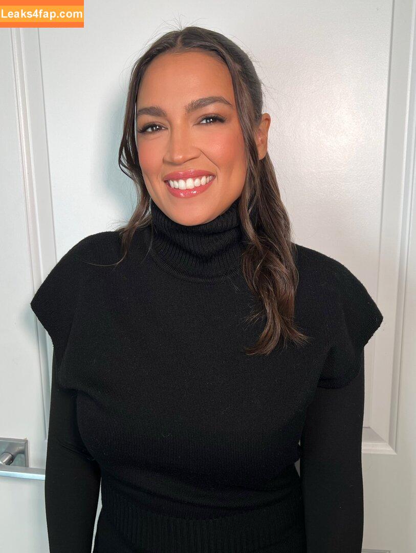Alexandria Ocasio-Cortez / AOC / Alexandria Ocasio Cortez слитое фото фото #0342