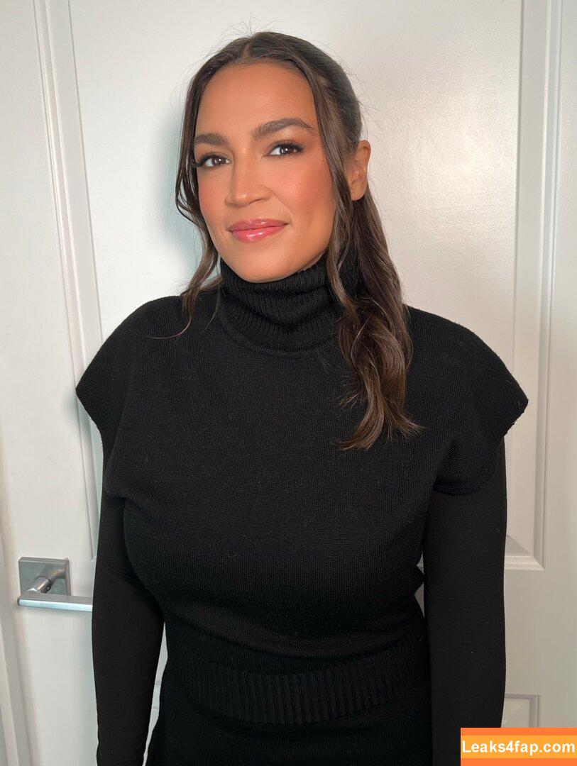 Alexandria Ocasio-Cortez / AOC / Alexandria Ocasio Cortez слитое фото фото #0343