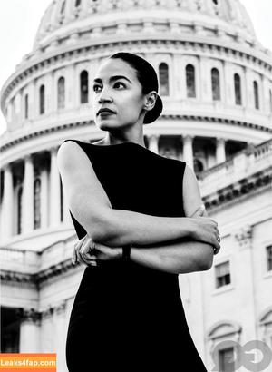 Alexandria Ocasio-Cortez фото #0034