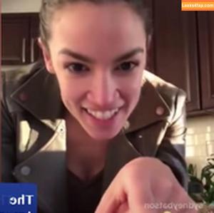 Alexandria Ocasio-Cortez фото #0049