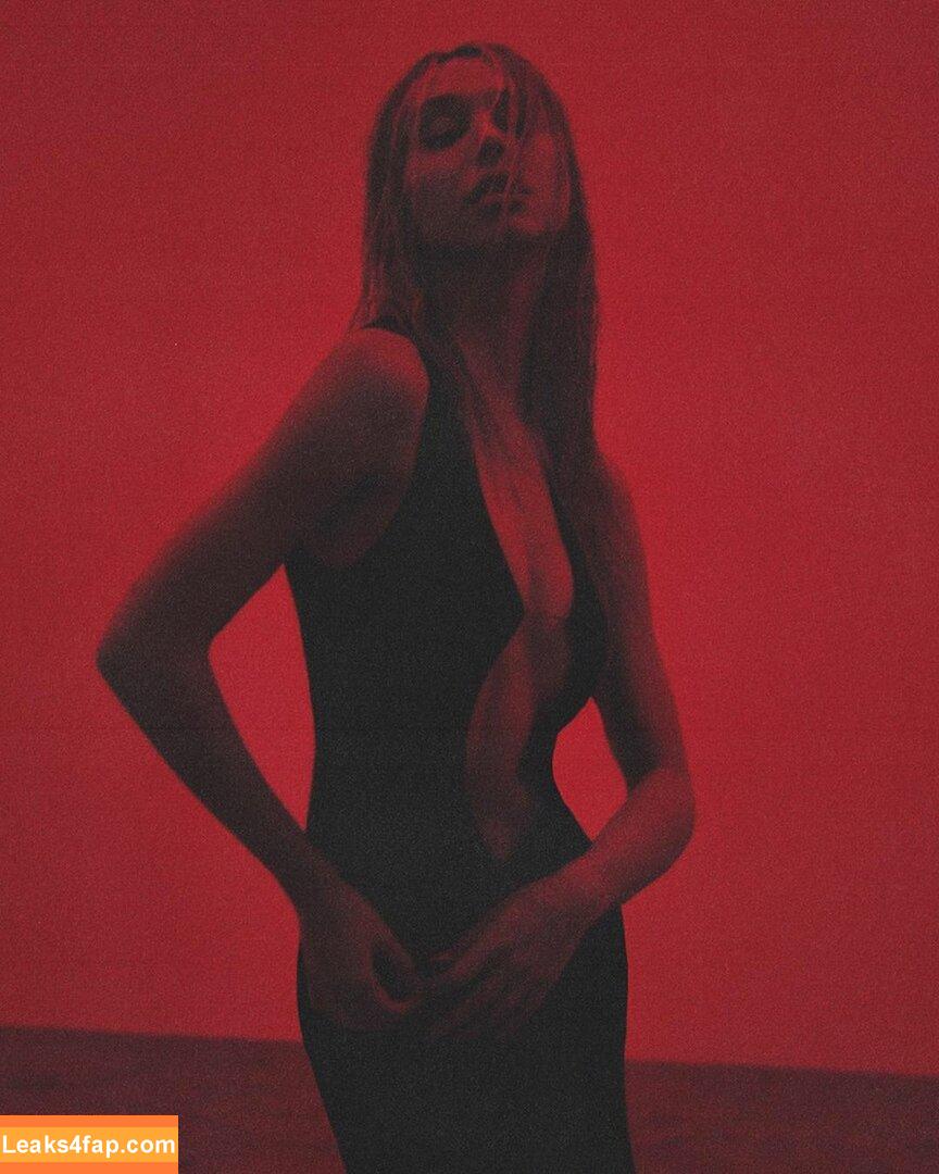 Alexis Ren / alexisren / alexisreng / alexxissren слитое фото фото #0227