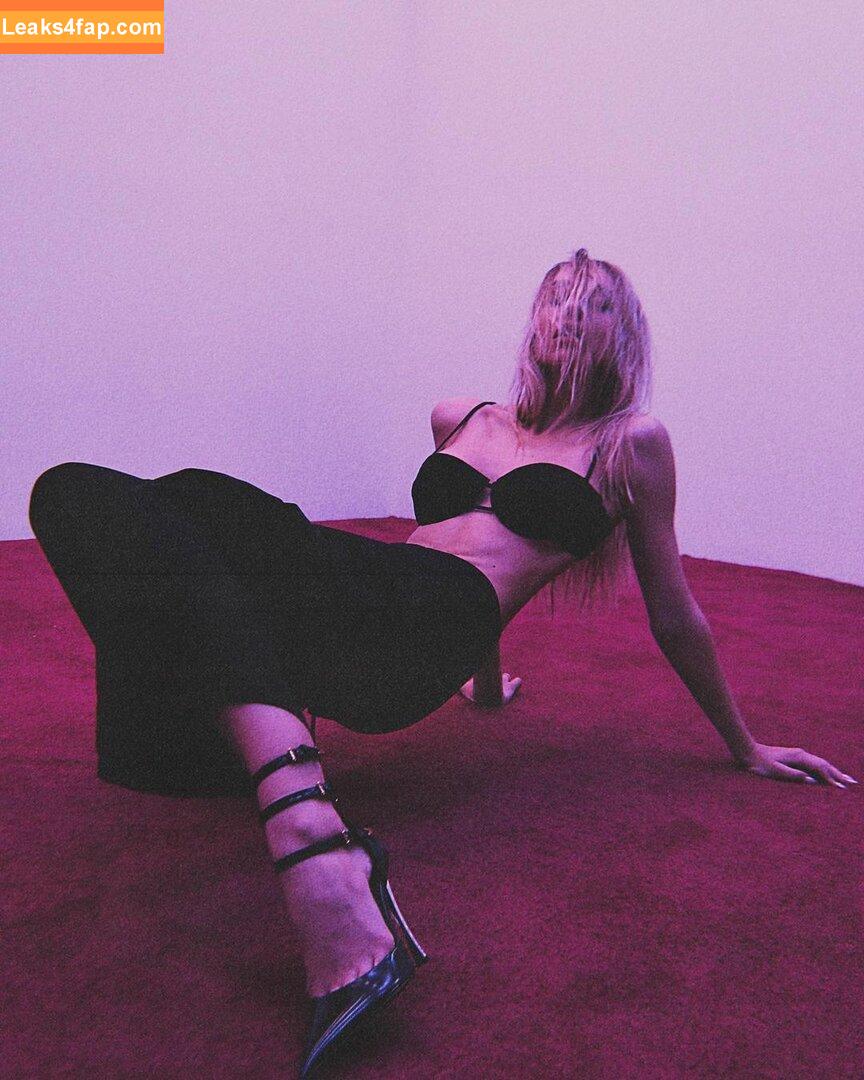 Alexis Ren / alexisren / alexisreng / alexxissren слитое фото фото #0229