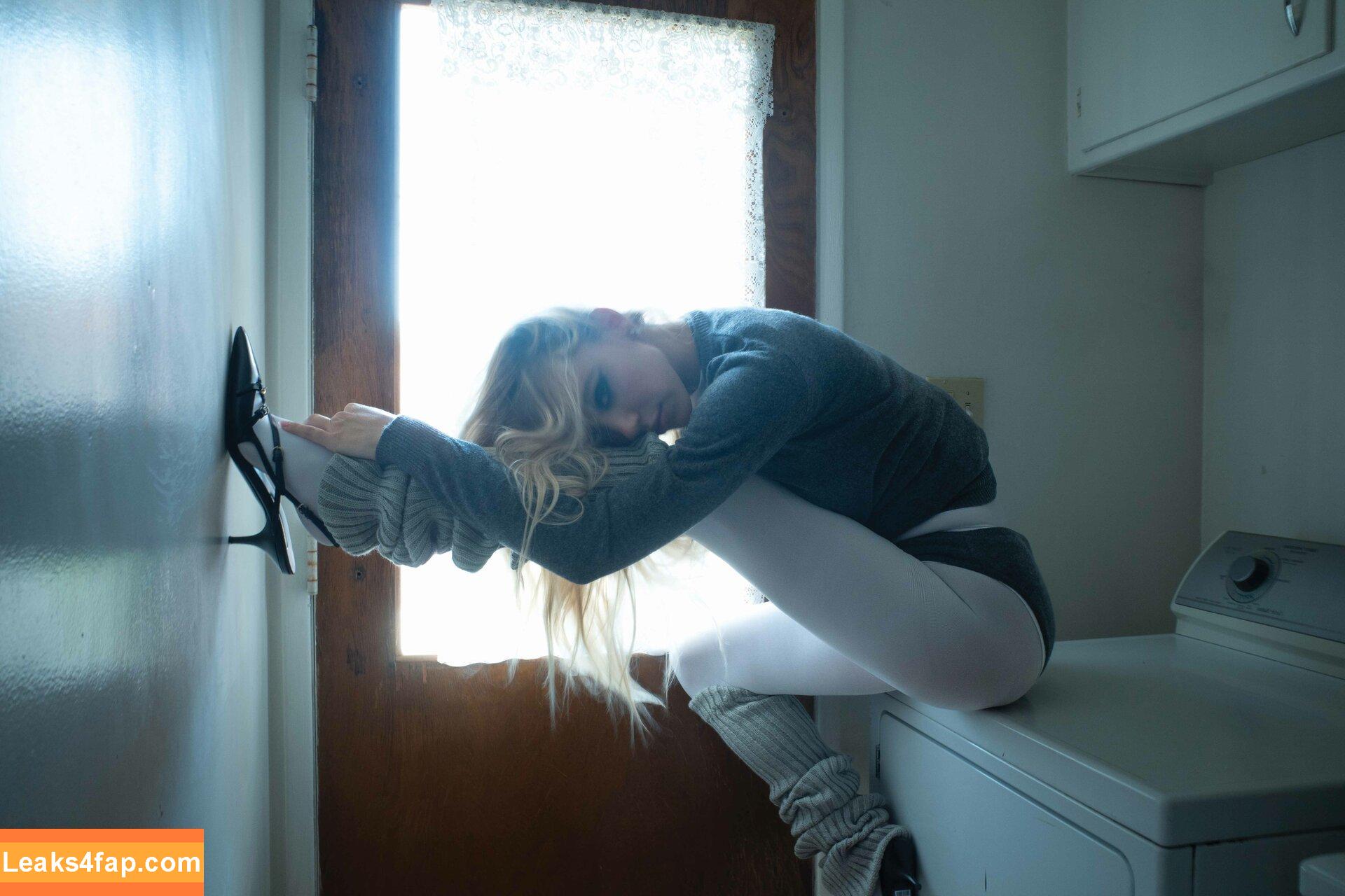 Alexis Ren / alexisren / alexisreng / alexxissren слитое фото фото #0335