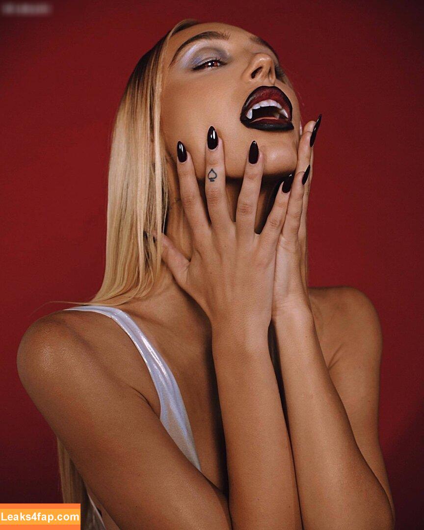 Alexis Ren / alexisren / alexisreng / alexxissren leaked photo photo #0785