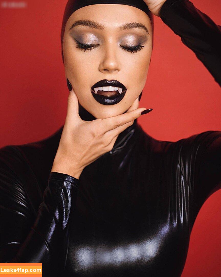 Alexis Ren / alexisren / alexisreng / alexxissren leaked photo photo #0790