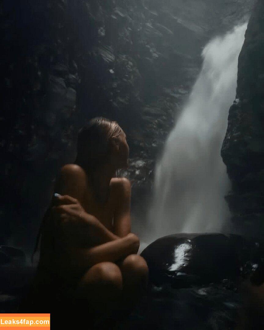 Alexis Ren / alexisren / alexisreng / alexxissren leaked photo photo #0813