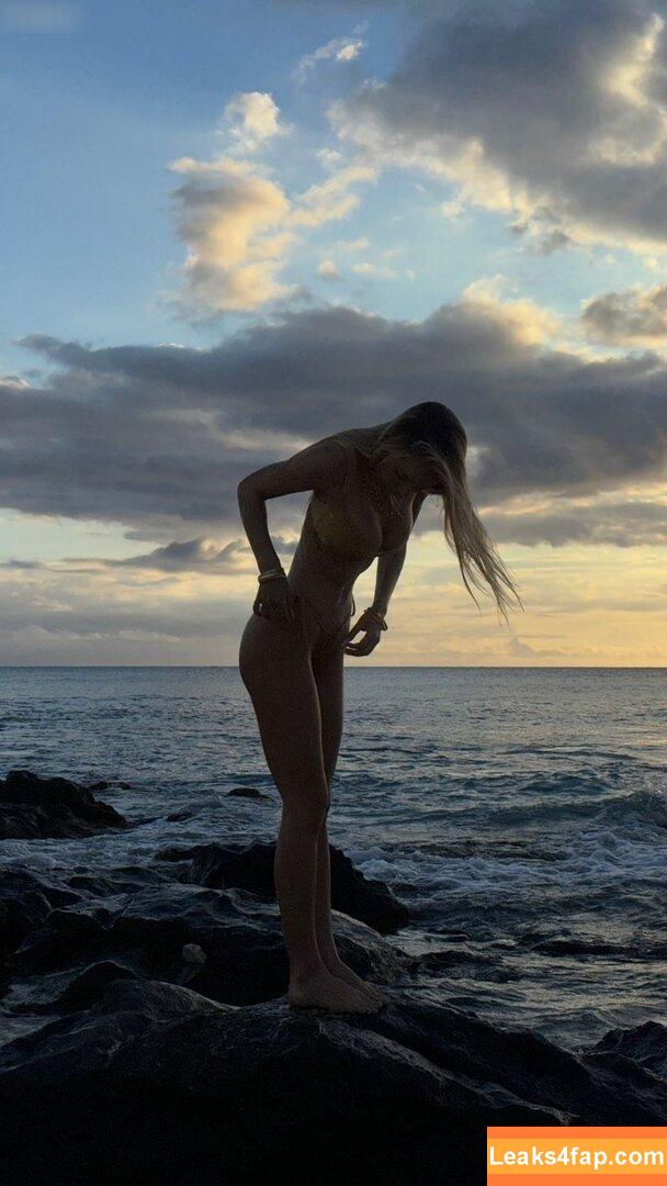 Alexis Ren / alexisren / alexisreng / alexxissren leaked photo photo #0932