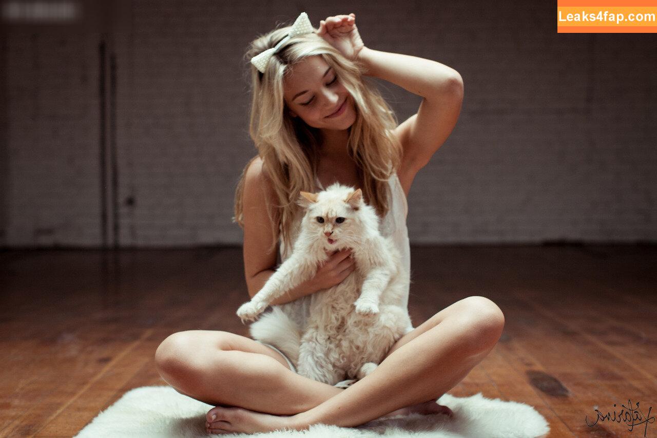 Alexis Ren / alexisren / alexisreng / alexxissren leaked photo photo #0987