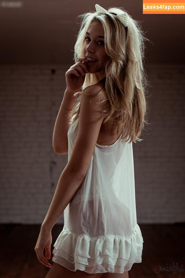 Alexis Ren / alexisren / alexisreng / alexxissren leaked photo photo #0990