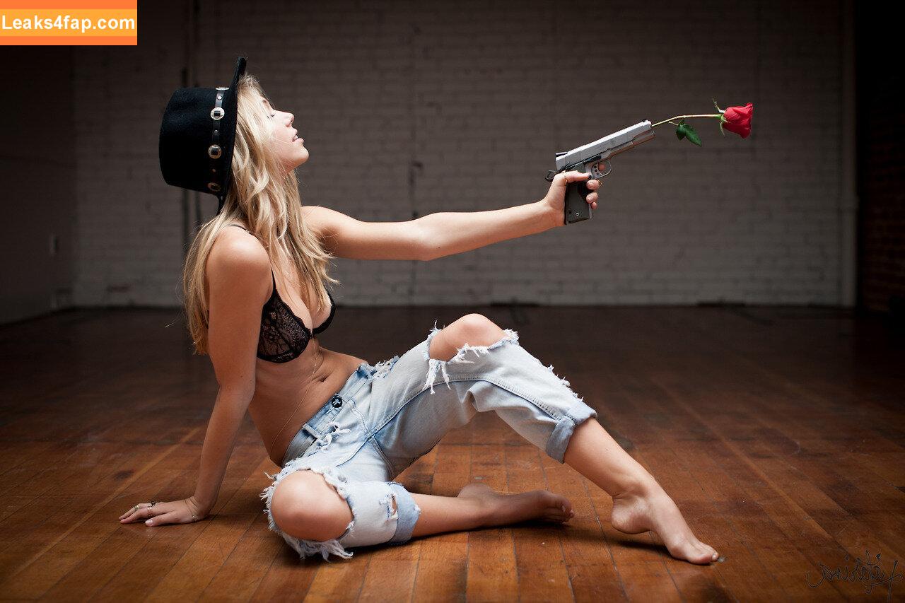 Alexis Ren / alexisren / alexisreng / alexxissren leaked photo photo #0999