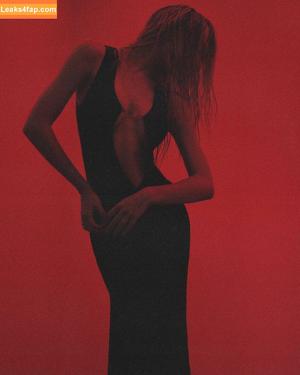 Alexis Ren фото #0221