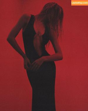 Alexis Ren фото #0235