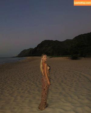 Alexis Ren фото #0301