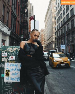 Alexis Ren фото #0310