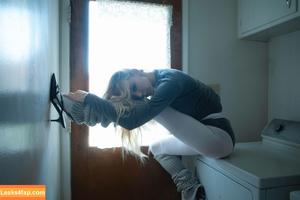 Alexis Ren фото #0335