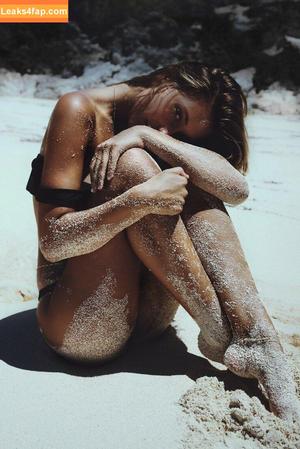 Alexis Ren фото #0405