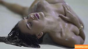 Alexis Ren photo #0717