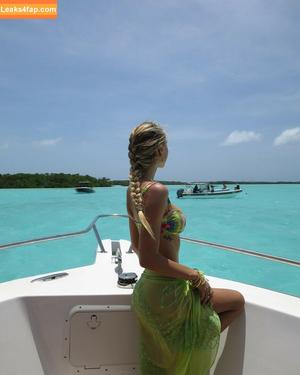 Alexis Ren photo #0821