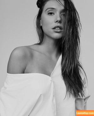 Alexis Ren photo #0867