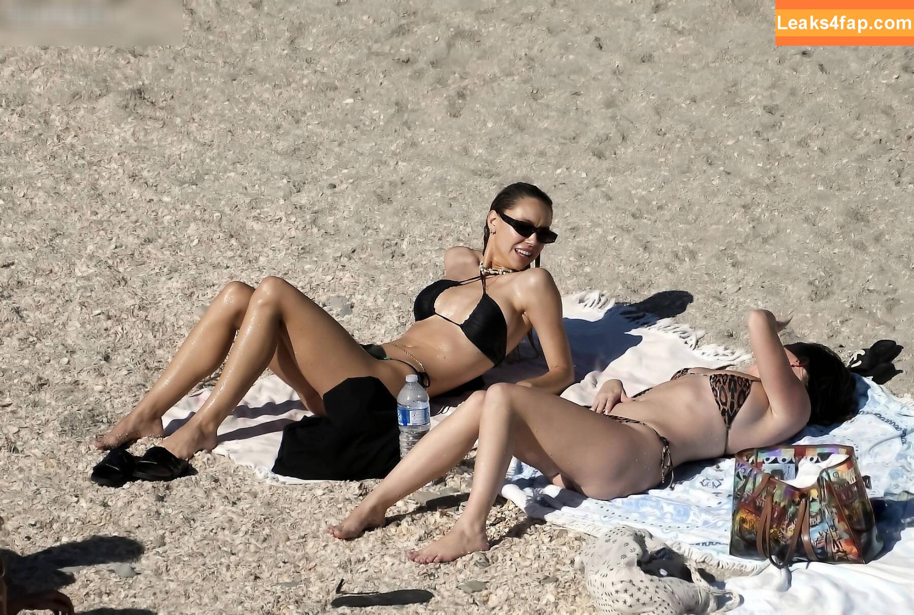 Alexis Ren / alexisren / alexisreng / alexxissren leaked photo photo #1026