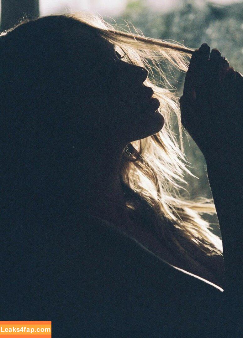 Alexis Ren / alexisren / alexisreng / alexxissren leaked photo photo #1076