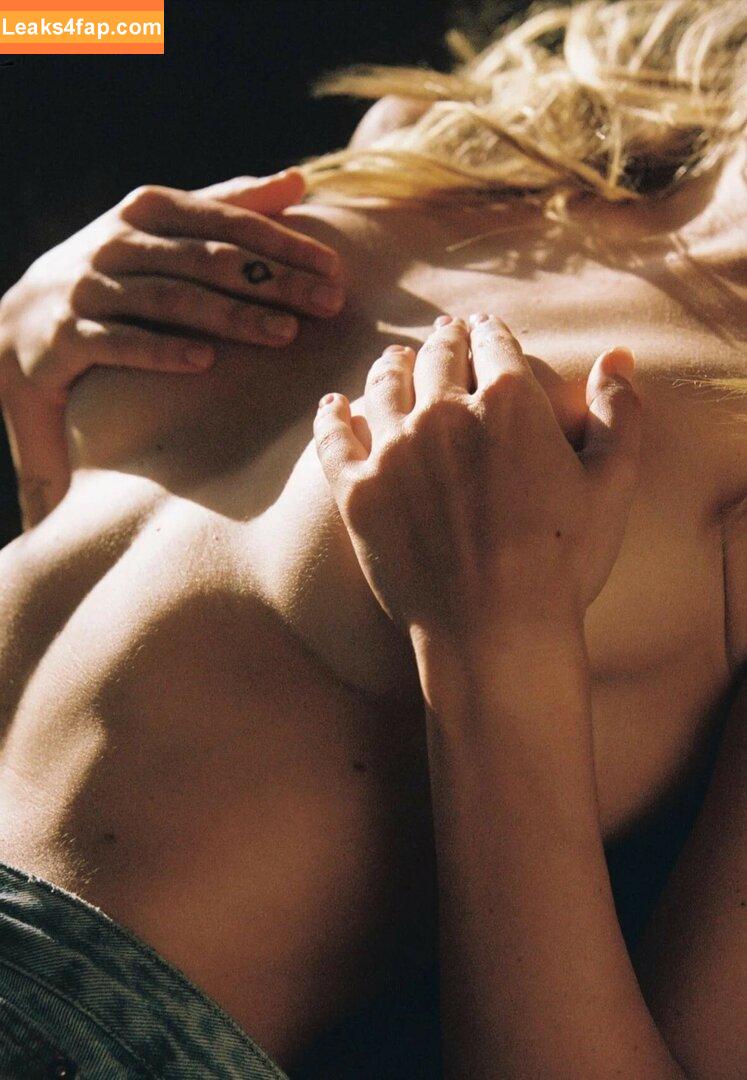 Alexis Ren / alexisren / alexisreng / alexxissren leaked photo photo #1079