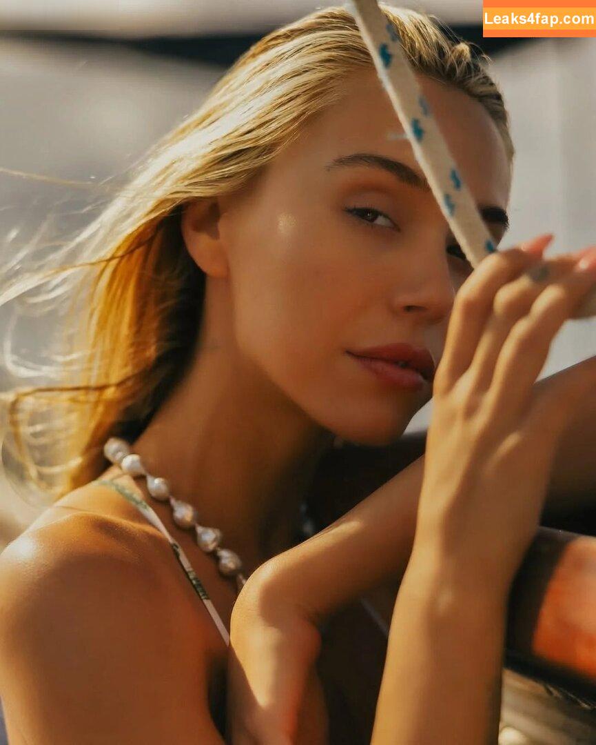 Alexis Ren / alexisren / alexisreng / alexxissren leaked photo photo #1512