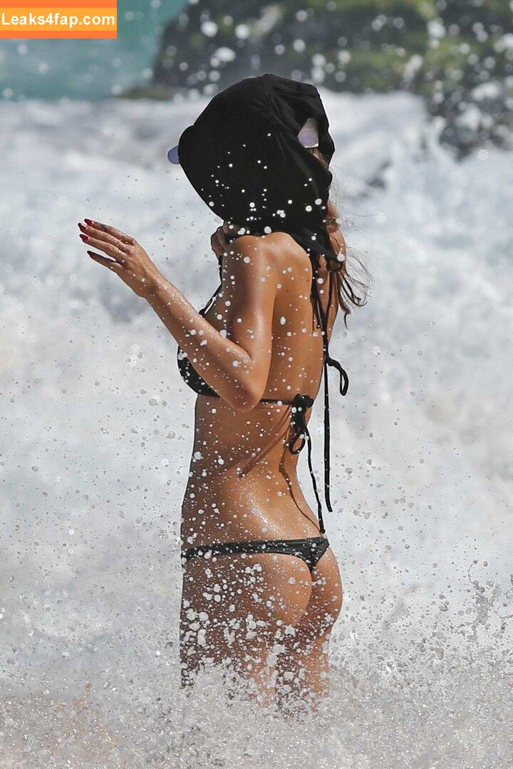 Alexis Ren / alexisren / alexisreng / alexxissren leaked photo photo #1541