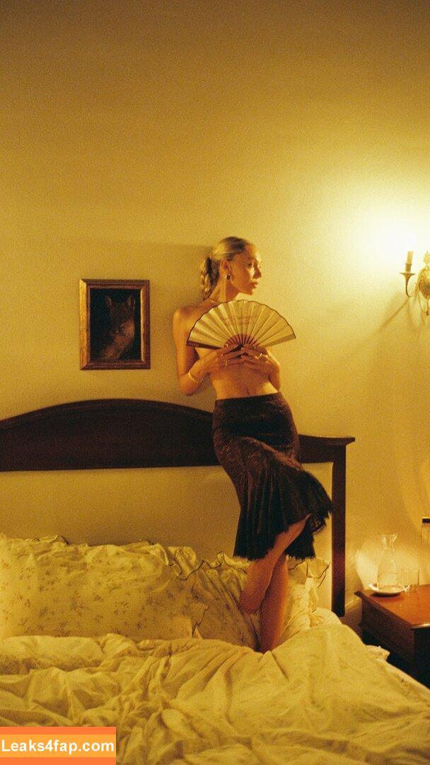 Alexis Ren / alexisren / alexisreng / alexxissren leaked photo photo #1573