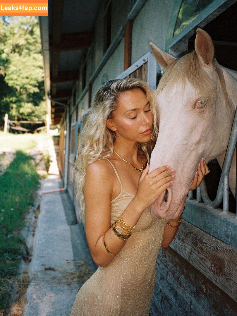 Alexis Ren / alexisren / alexisreng / alexxissren leaked photo photo #1635