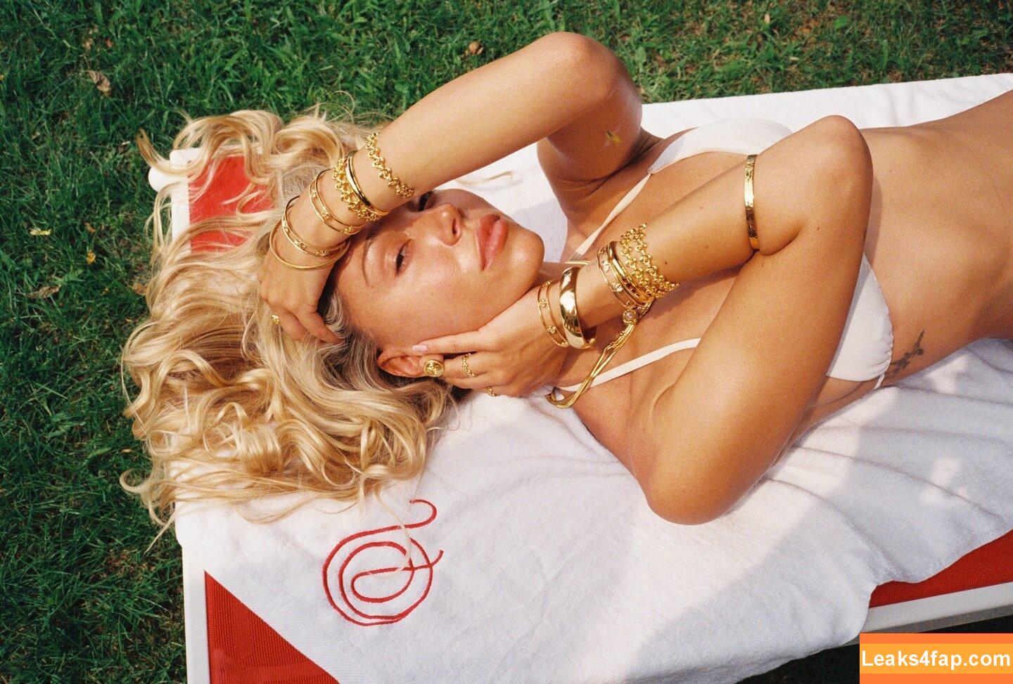 Alexis Ren / alexisren / alexisreng / alexxissren leaked photo photo #1637