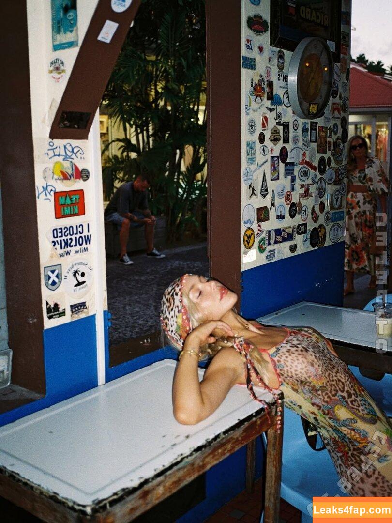 Alexis Ren / alexisren / alexisreng / alexisrenofficial / alexxissren / https: leaked photo photo #1642