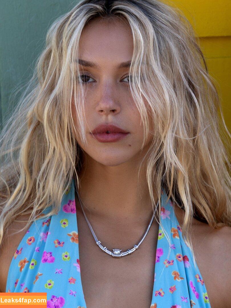 Alexis Ren / alexisren / alexisreng / alexisrenofficial / alexxissren / https: leaked photo photo #1693