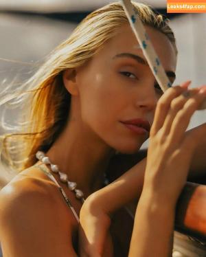 Alexis Ren фото #1512
