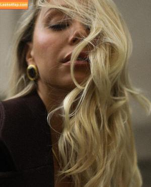 Alexis Ren photo #1602