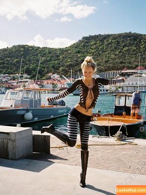 Alexis Ren photo #1645