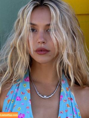 Alexis Ren photo #1693