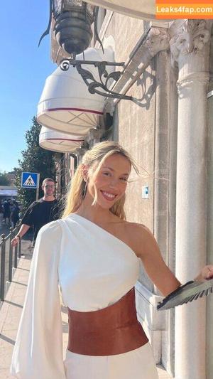 Alexis Ren photo #1731
