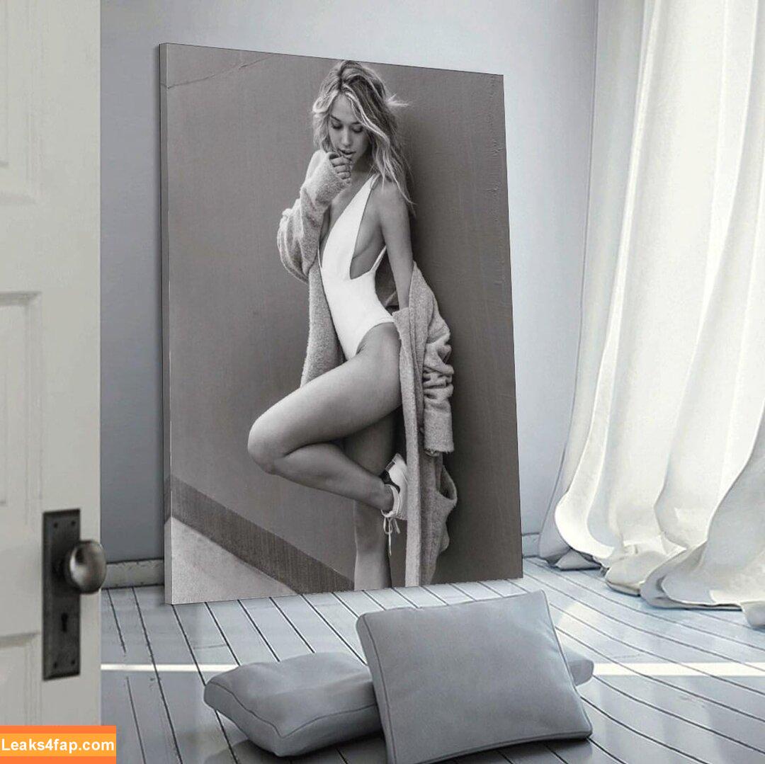 alexisren /  leaked photo photo #0011