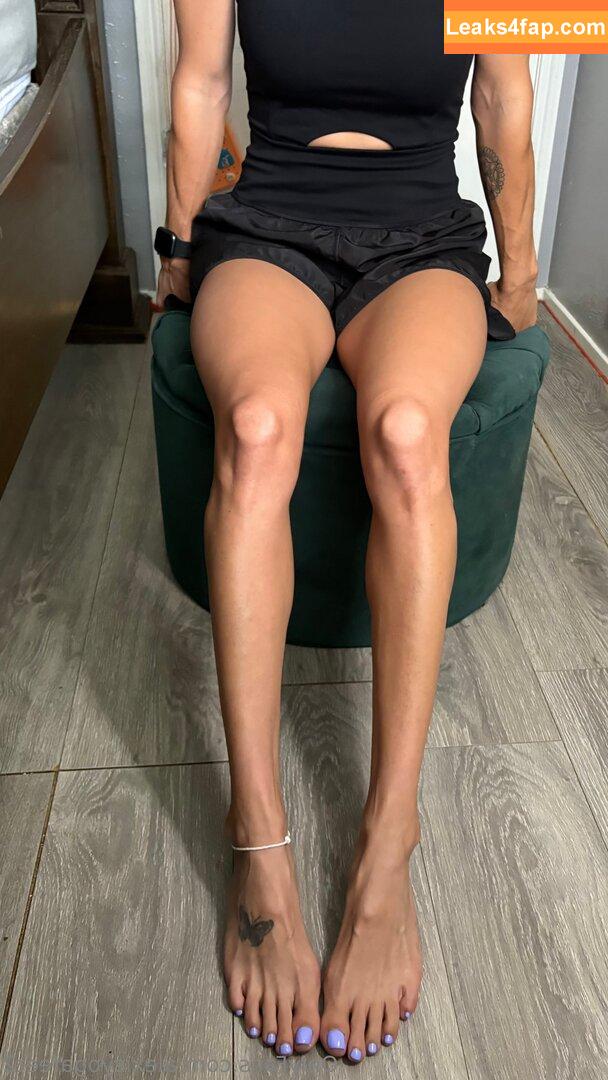 alexisyogafeet2 / alexisyogafeet leaked photo photo #0029
