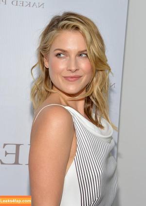 Ali Larter photo #0200