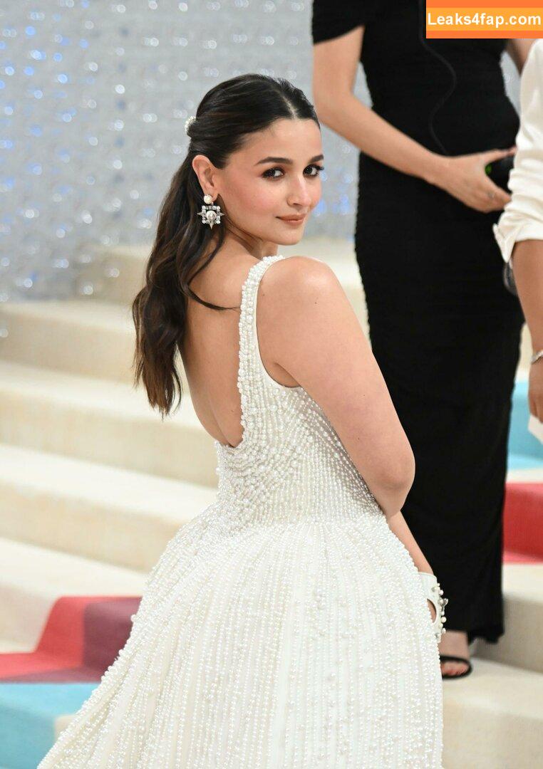 Alia Bhatt / aliaa08 / aliaabhatt слитое фото фото #0023